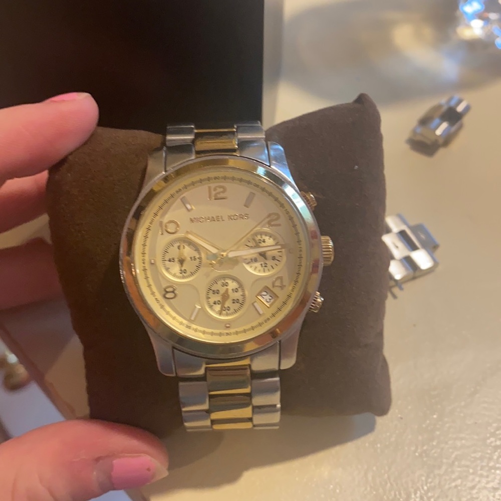 Michael Kors two tone watch with links and box - Picture 2 of 11